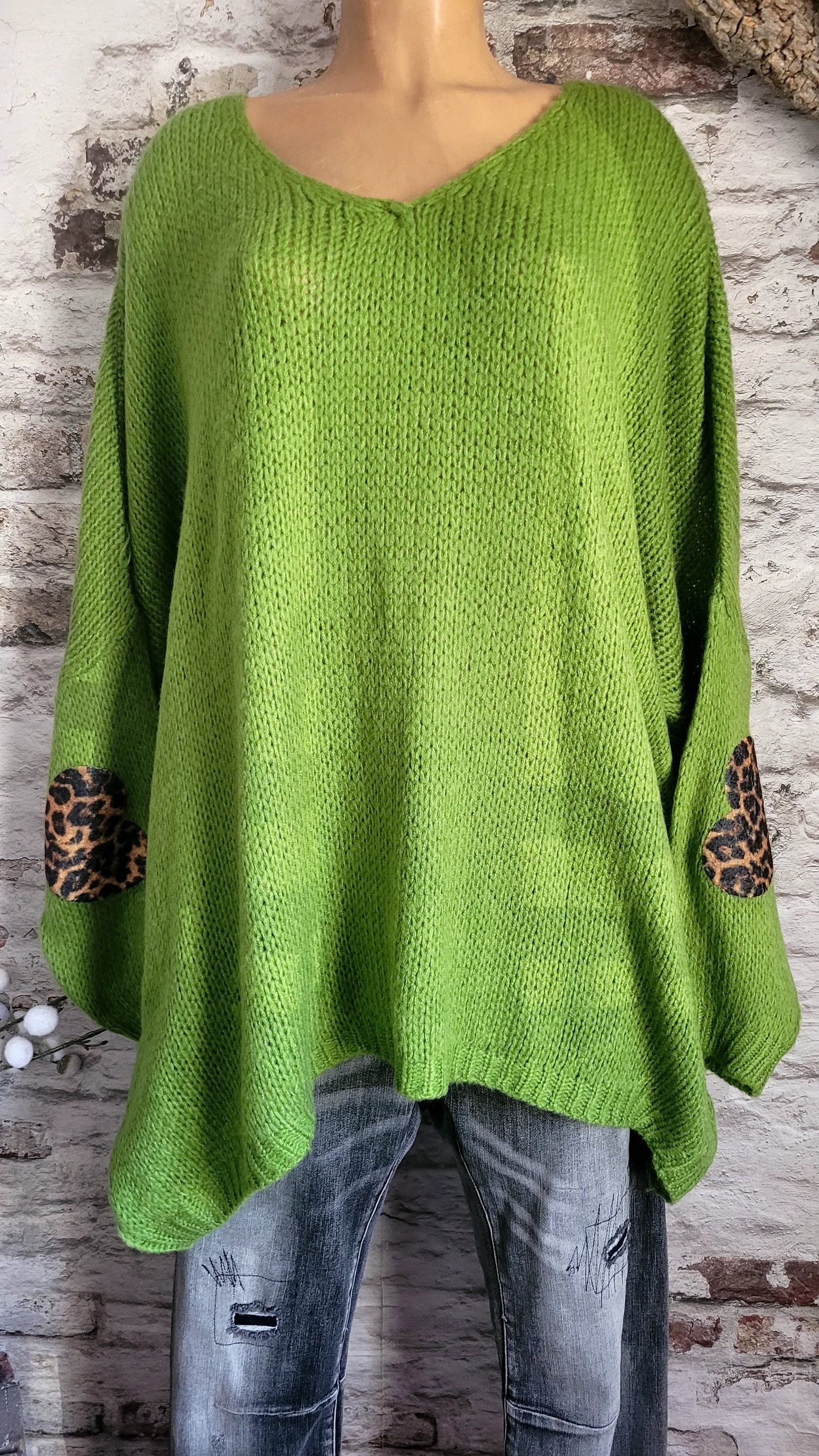 ❤️ Pull Oversize vert pomme "LOVED" (Cœurs Léopard)