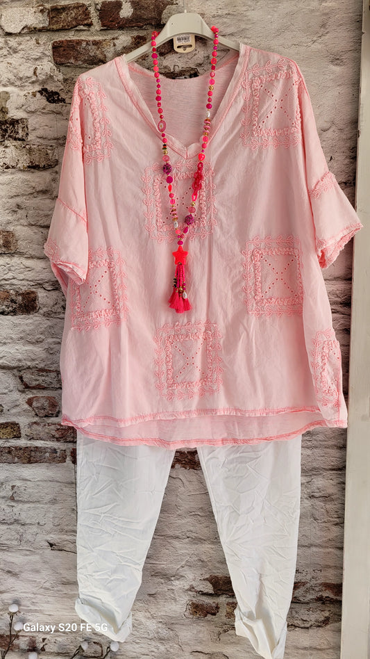 💙 Embroidered tunic