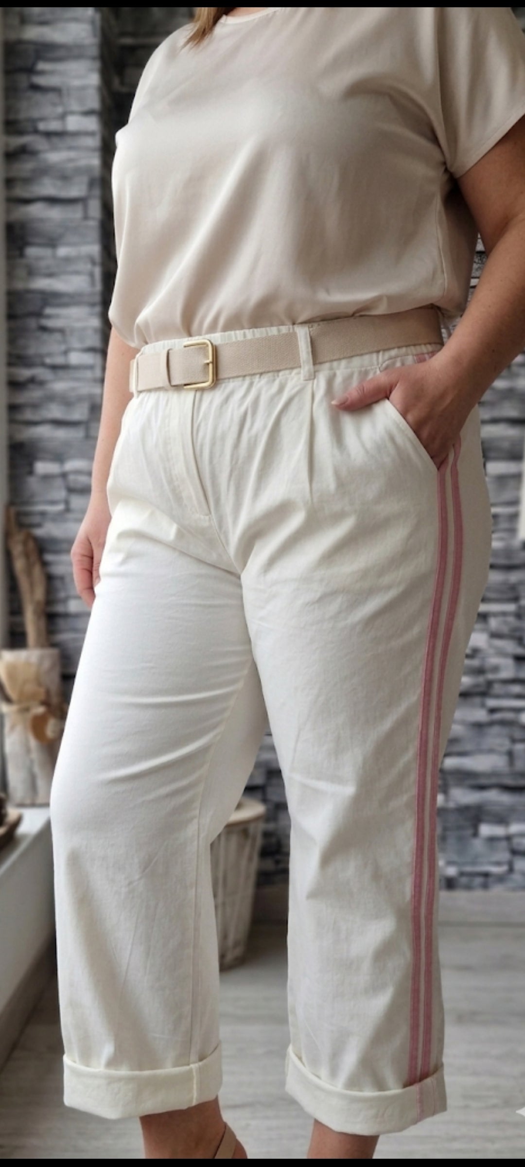 🌸 Pantalon Cargo Fluide – Blanc Cassé & Bandes Roses