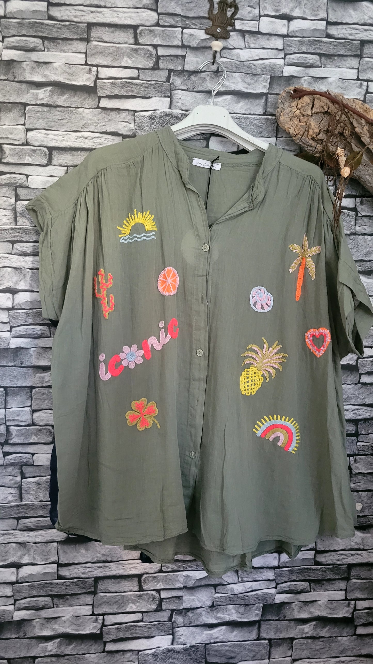 🍀 Chemise estivale à broderies colorées »