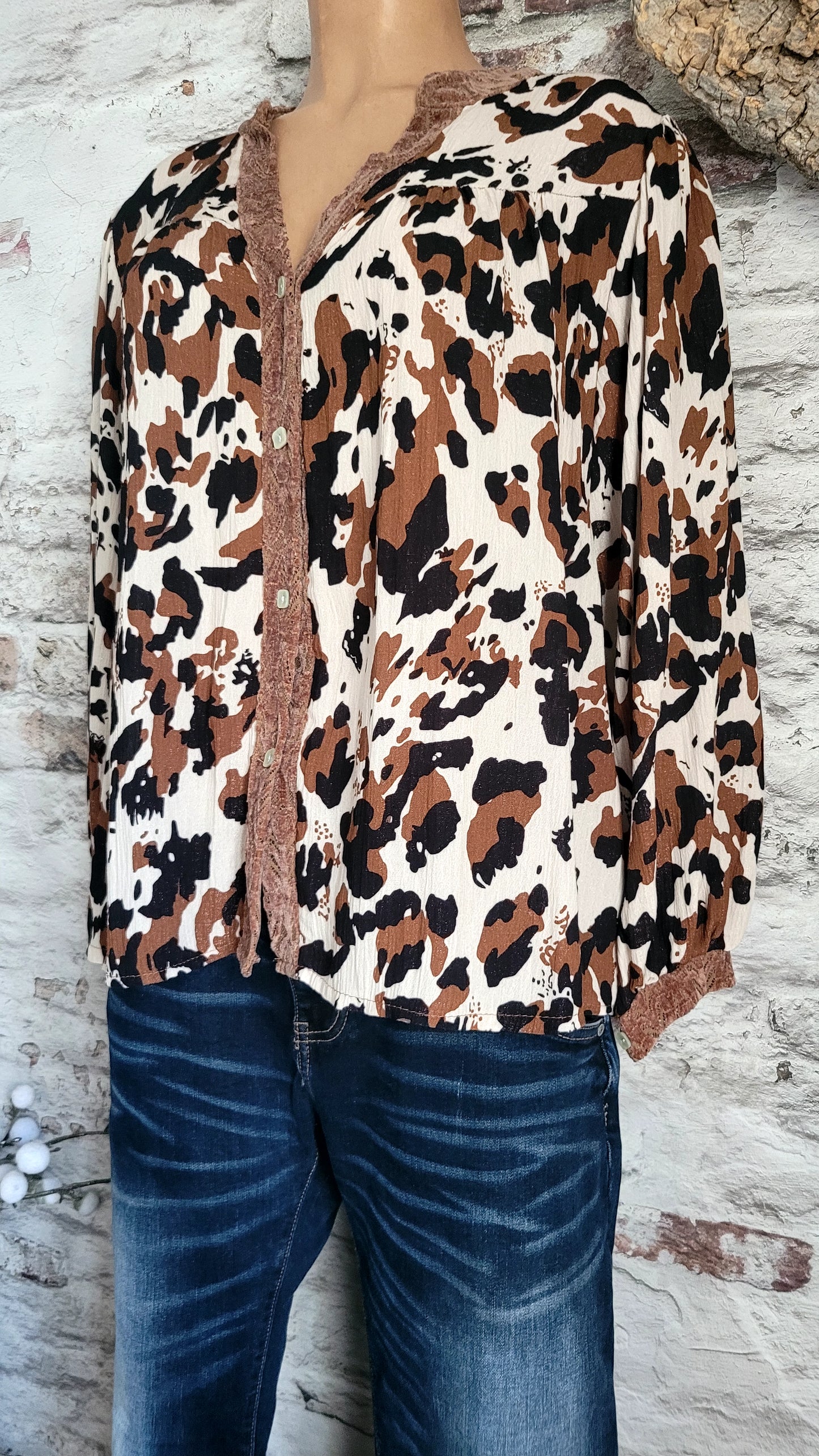 🖤 Blouse Imprimé Vache Dentelle Col V