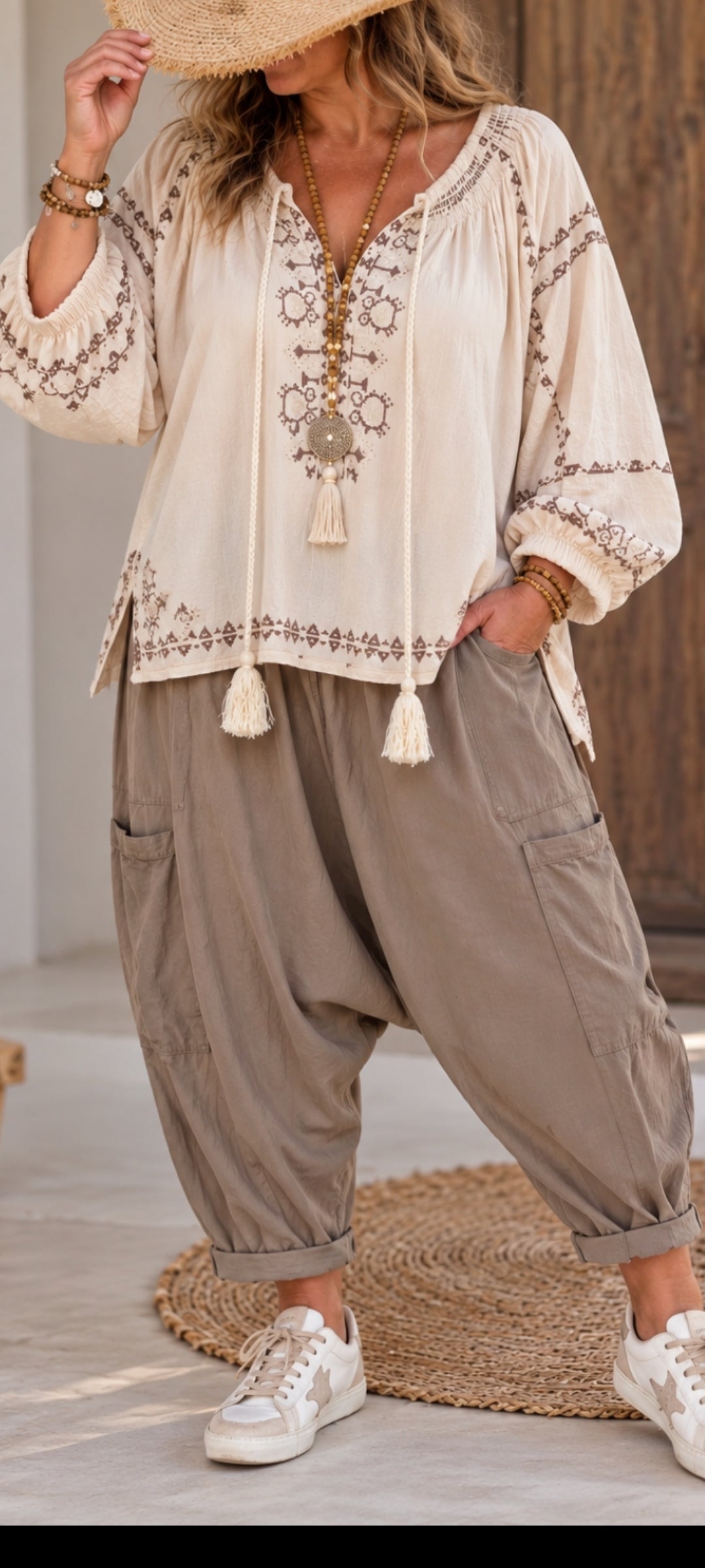 blouse bohème ample écrue, avec broderies