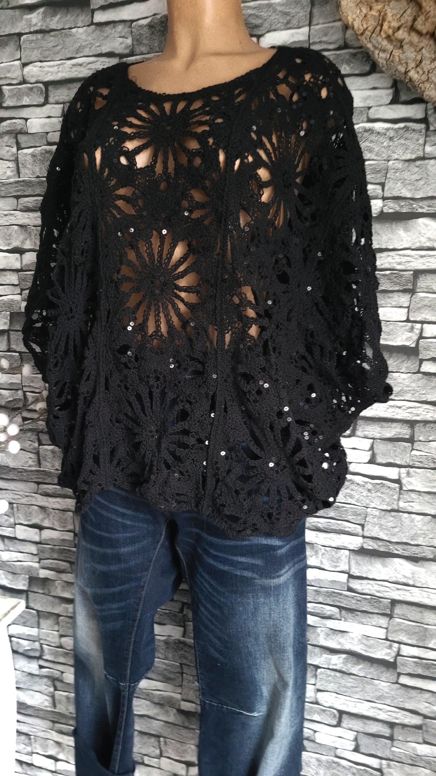 💋 Poncho Crochet & Sequins – Noir
