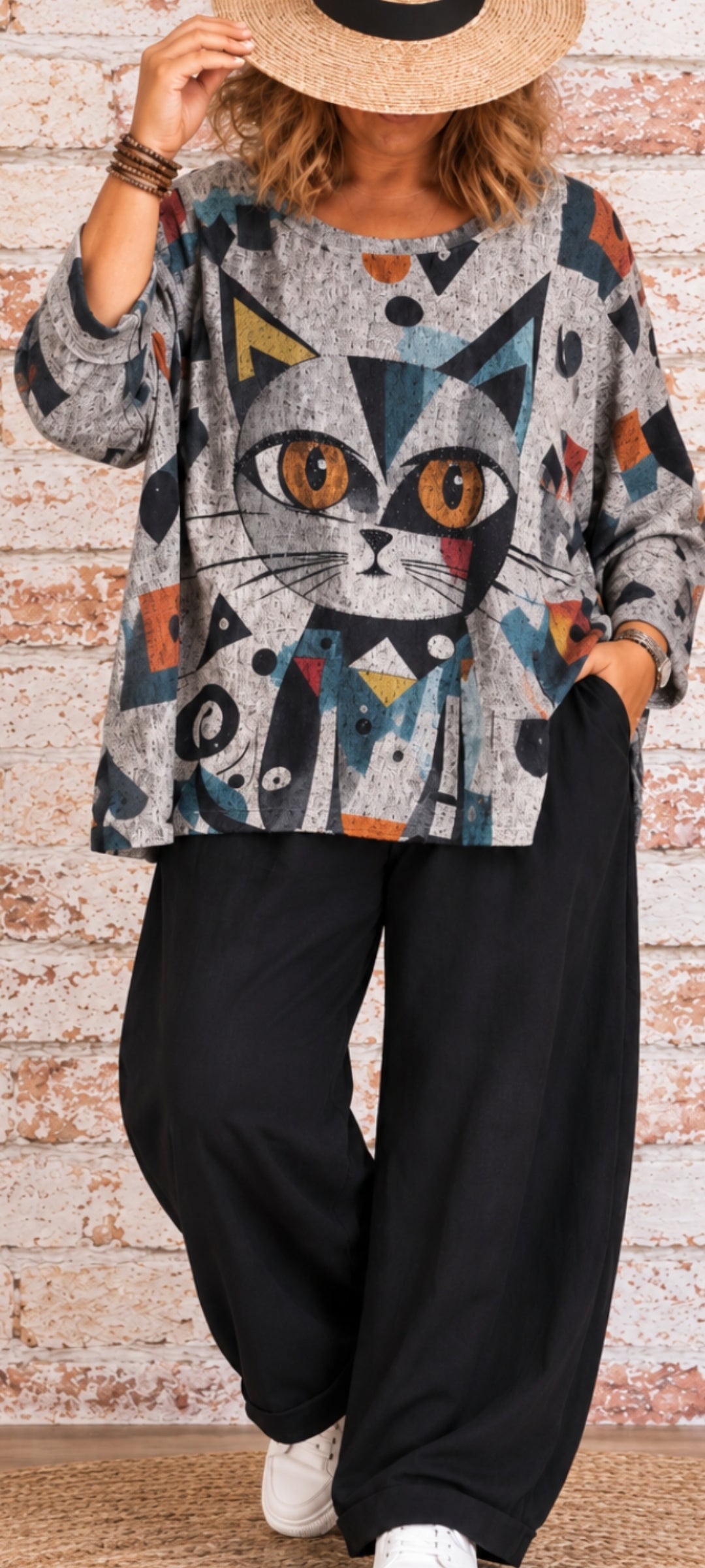 pull léger et original, avec son grand motif chat
