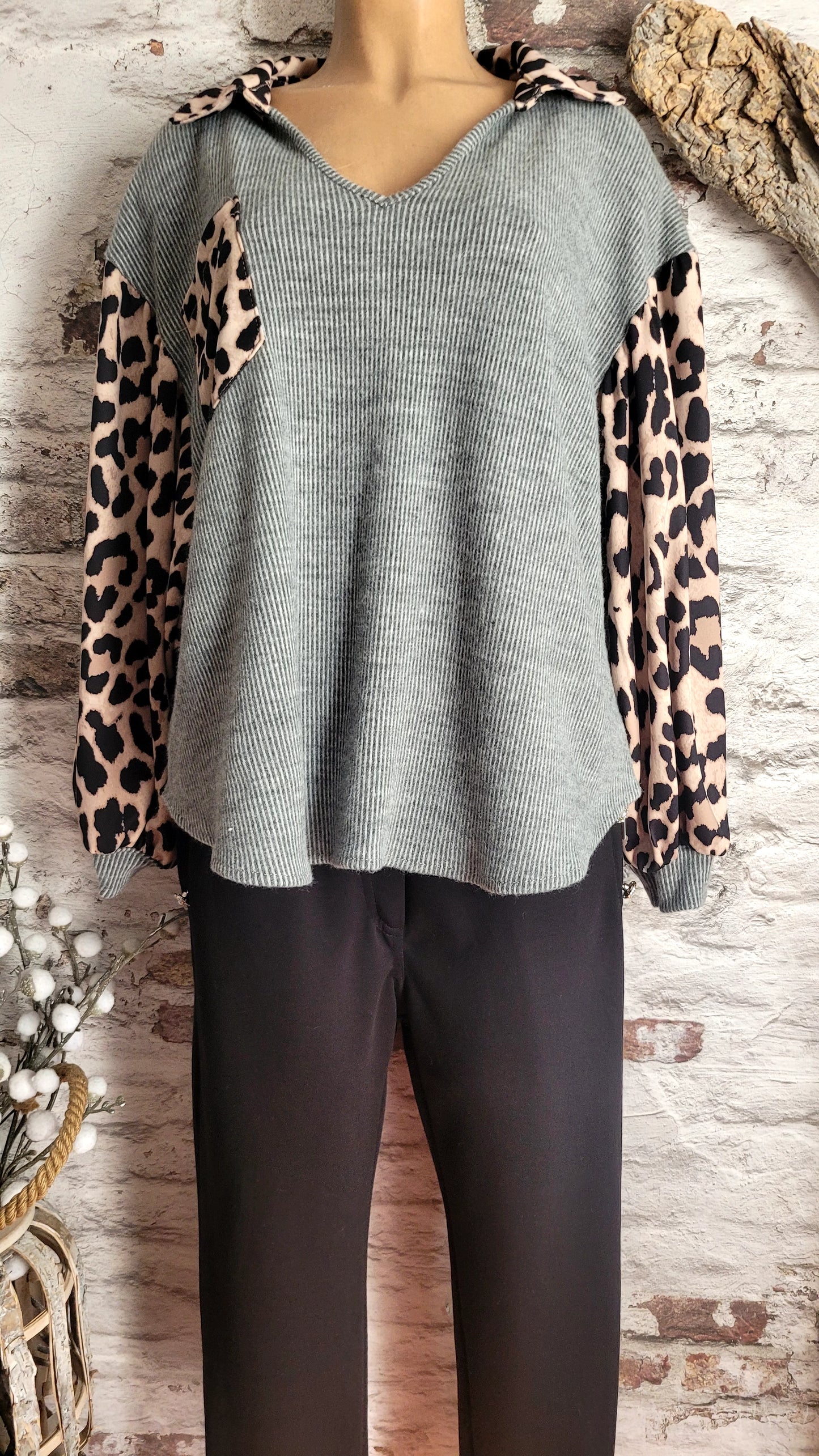 🖤 Pull col V à détails léopard