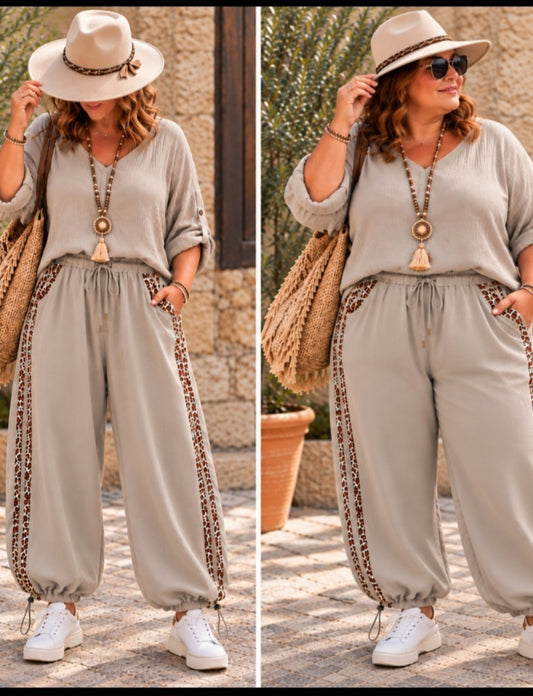 Pantalon bohème chic à bandes léopard – Bas ajustable couleur taupe