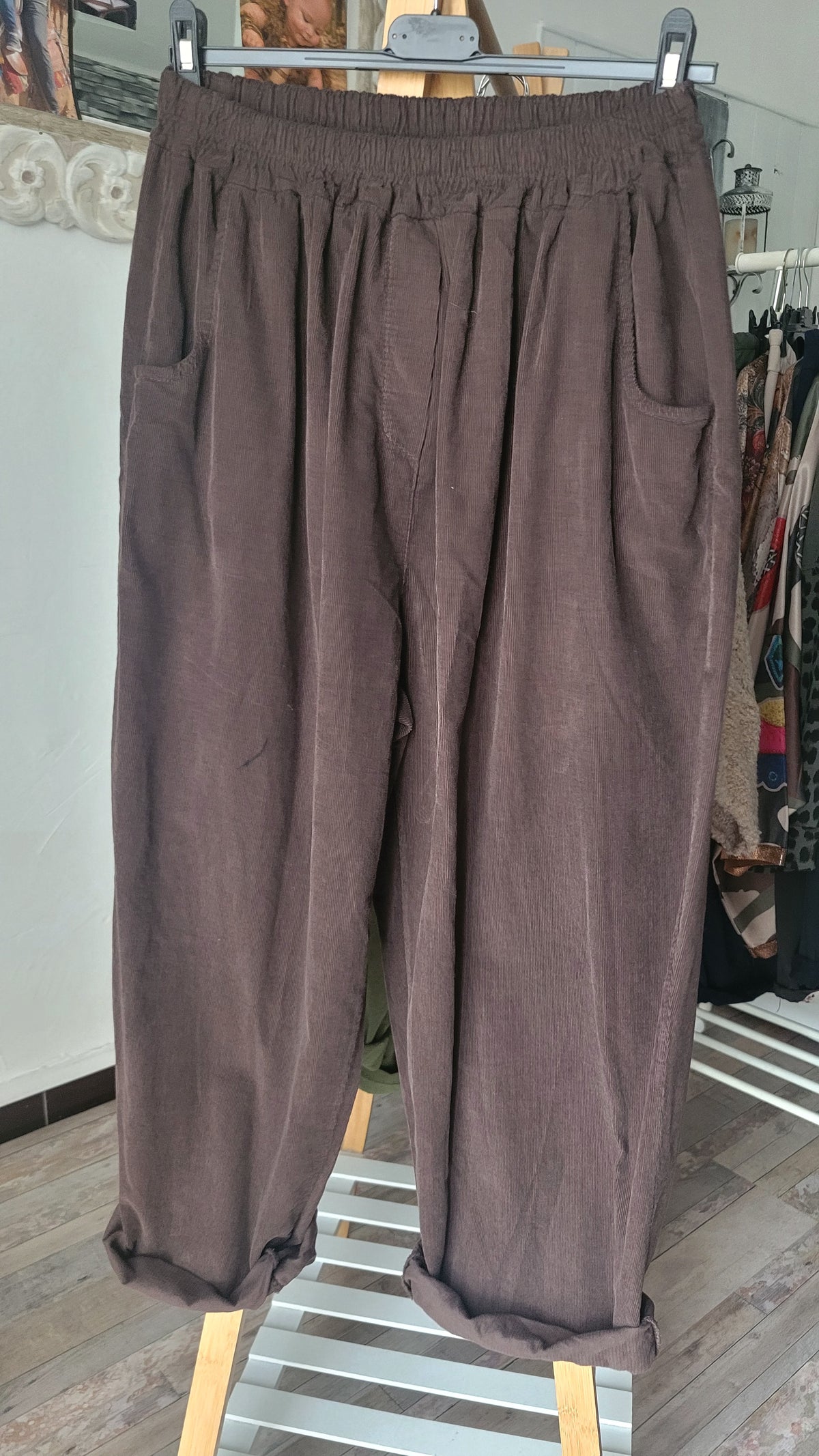 Pantalon en velours côtelé – Style bohème chic 🤎