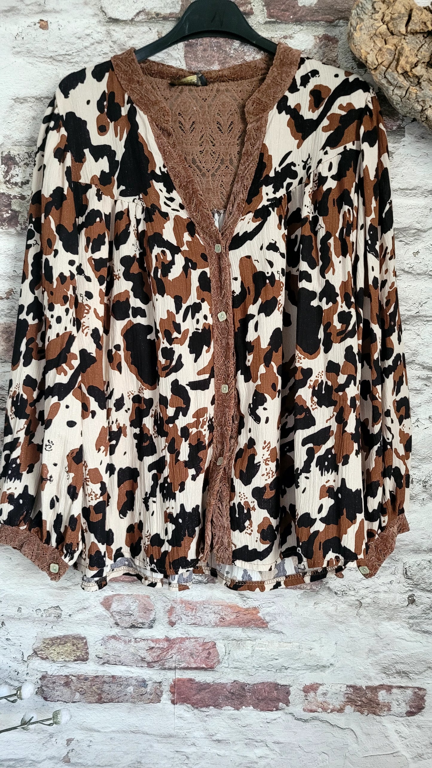 🖤 Blouse Imprimé Vache Dentelle Col V