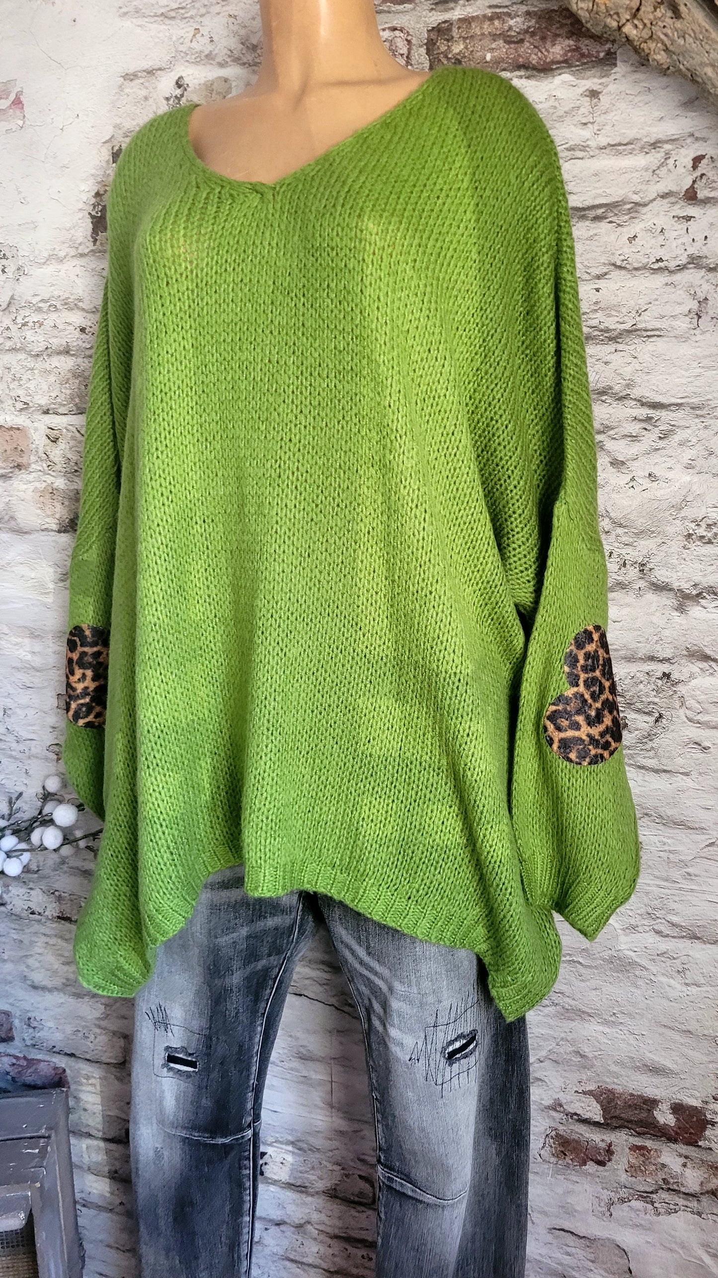 ❤️ Pull Oversize vert pomme "LOVED" (Cœurs Léopard)