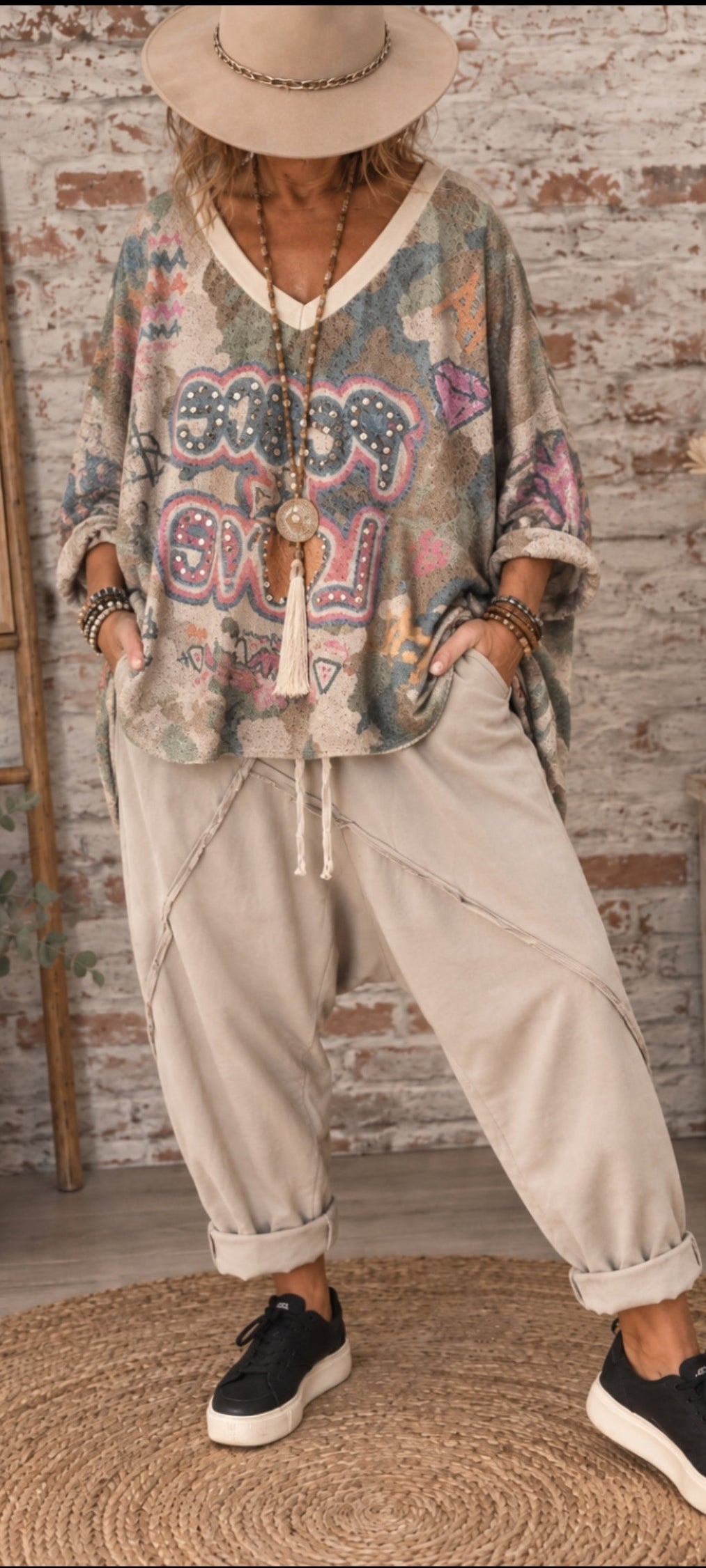 Pull léger bohème oversize “Good Vibes” 🌸