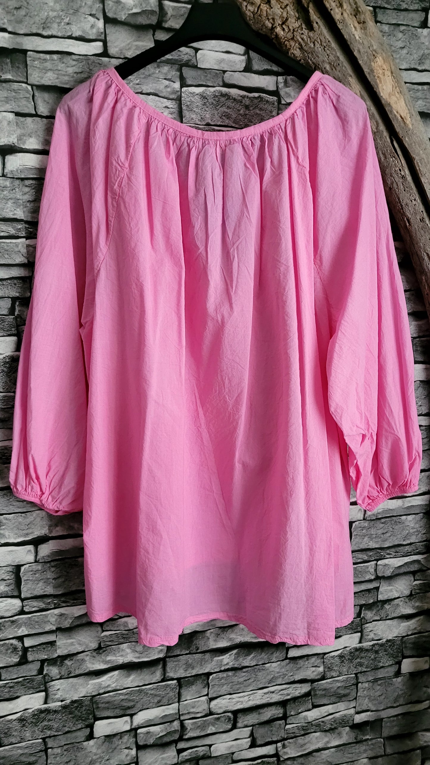 🍒 Blouse Bohème à Broderies et Sequins – rose
Style : Boho-chic décontracté.