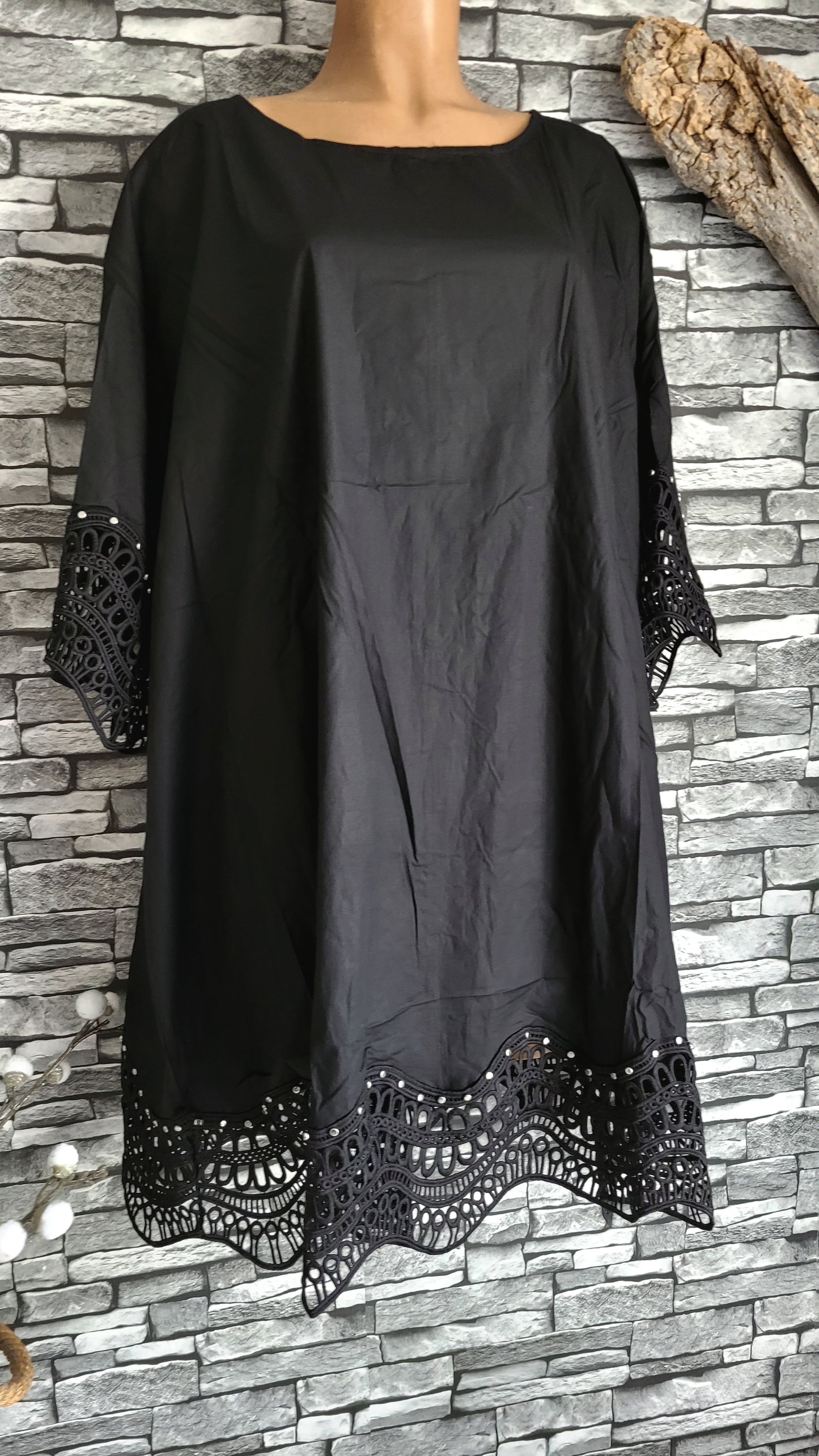 Tunique Oversize Noire – Chic & Dentelle