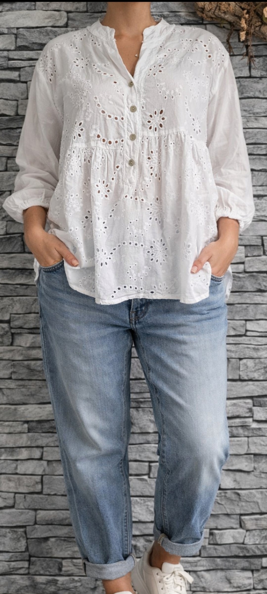 🎀 Blouse Bohème en Broderie Anglaise – Blanc Pur