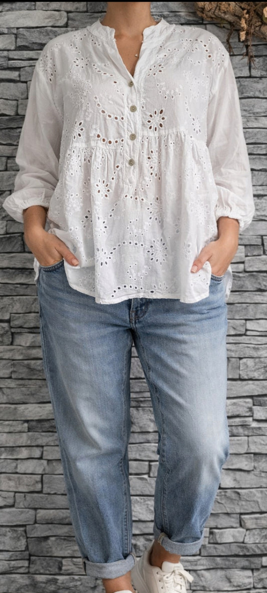 🎀 Blouse Bohème en Broderie Anglaise – Blanc Pur