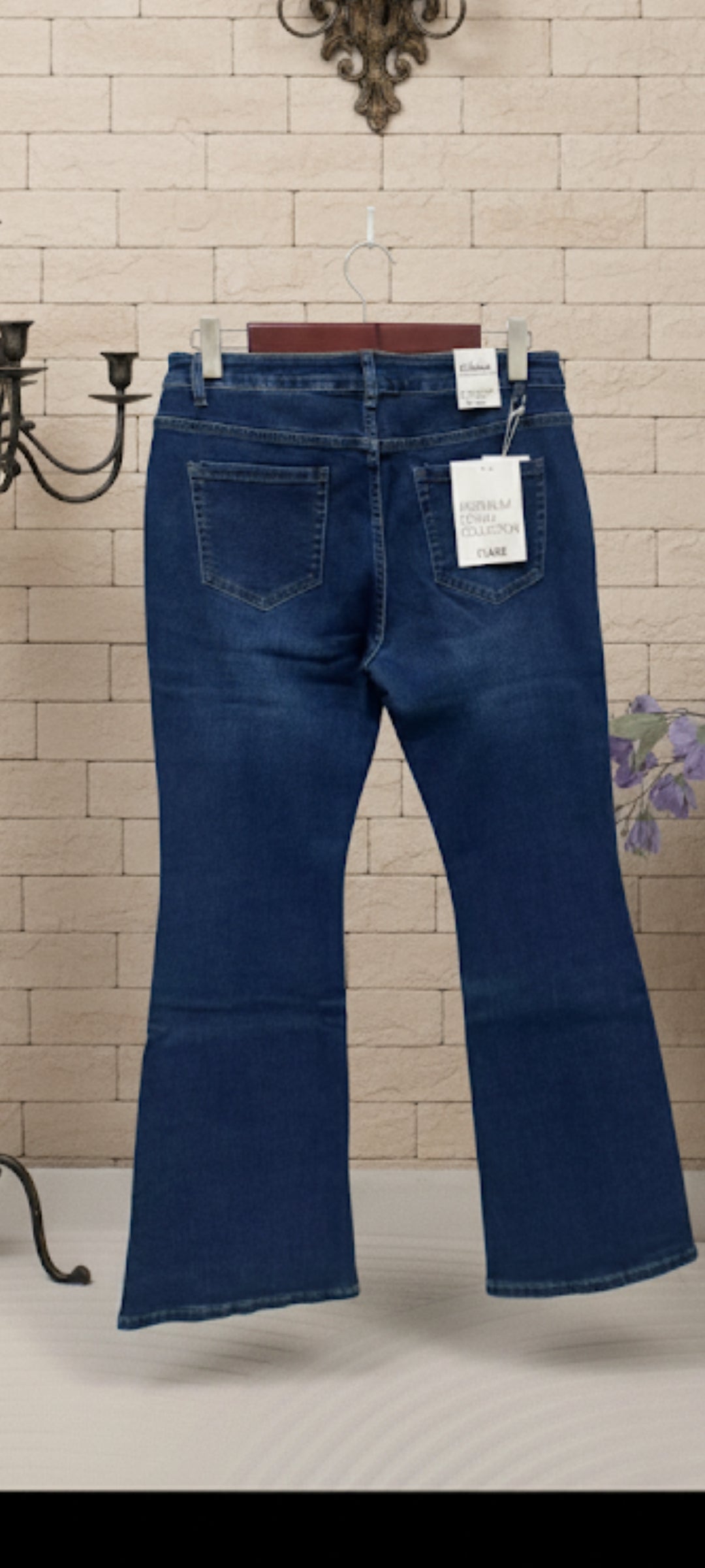 🌺 Jean Denim Taille Haute Bootcut avec Boutons Cœur Décoratifs