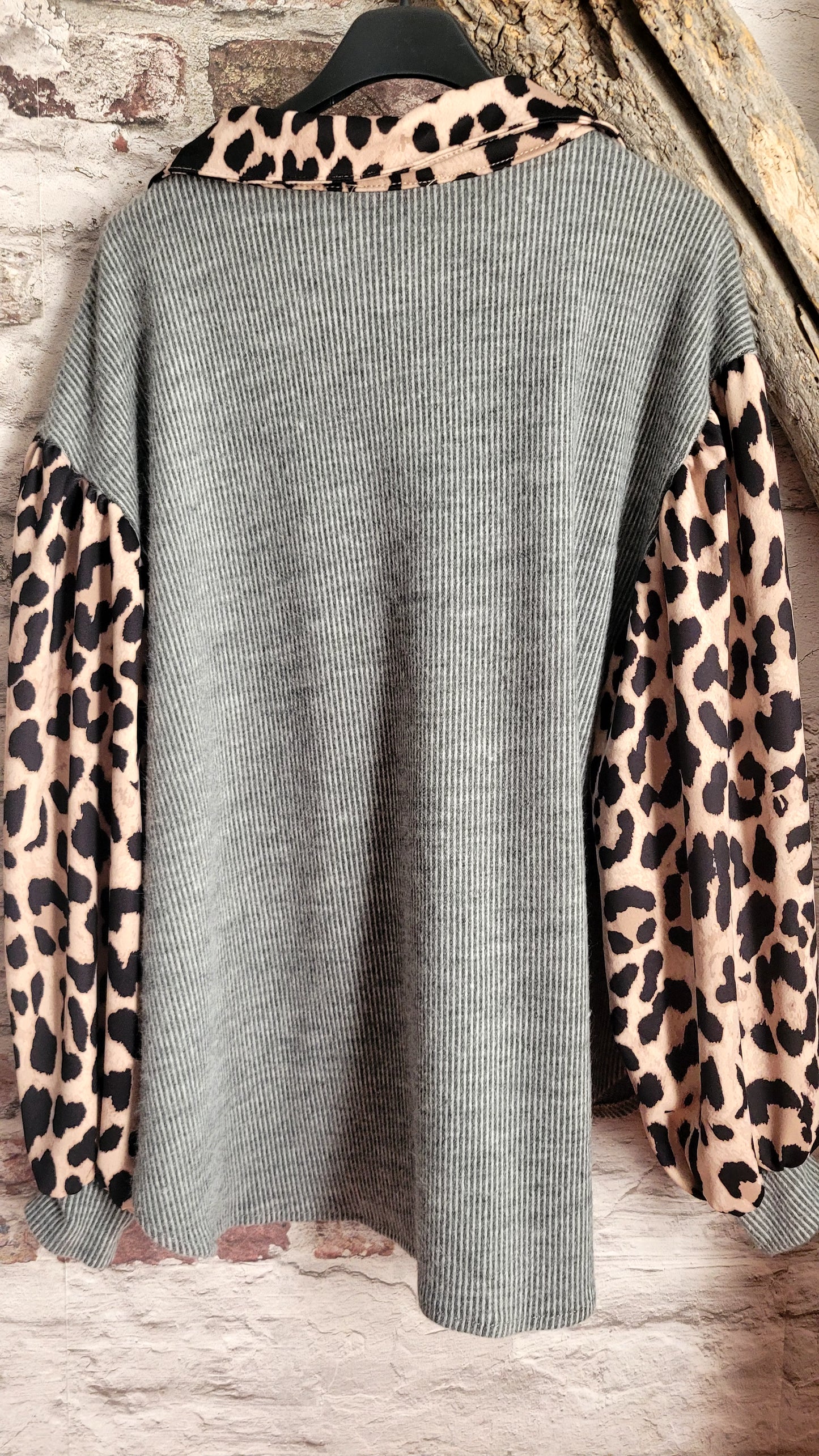 🖤 Pull col V à détails léopard
