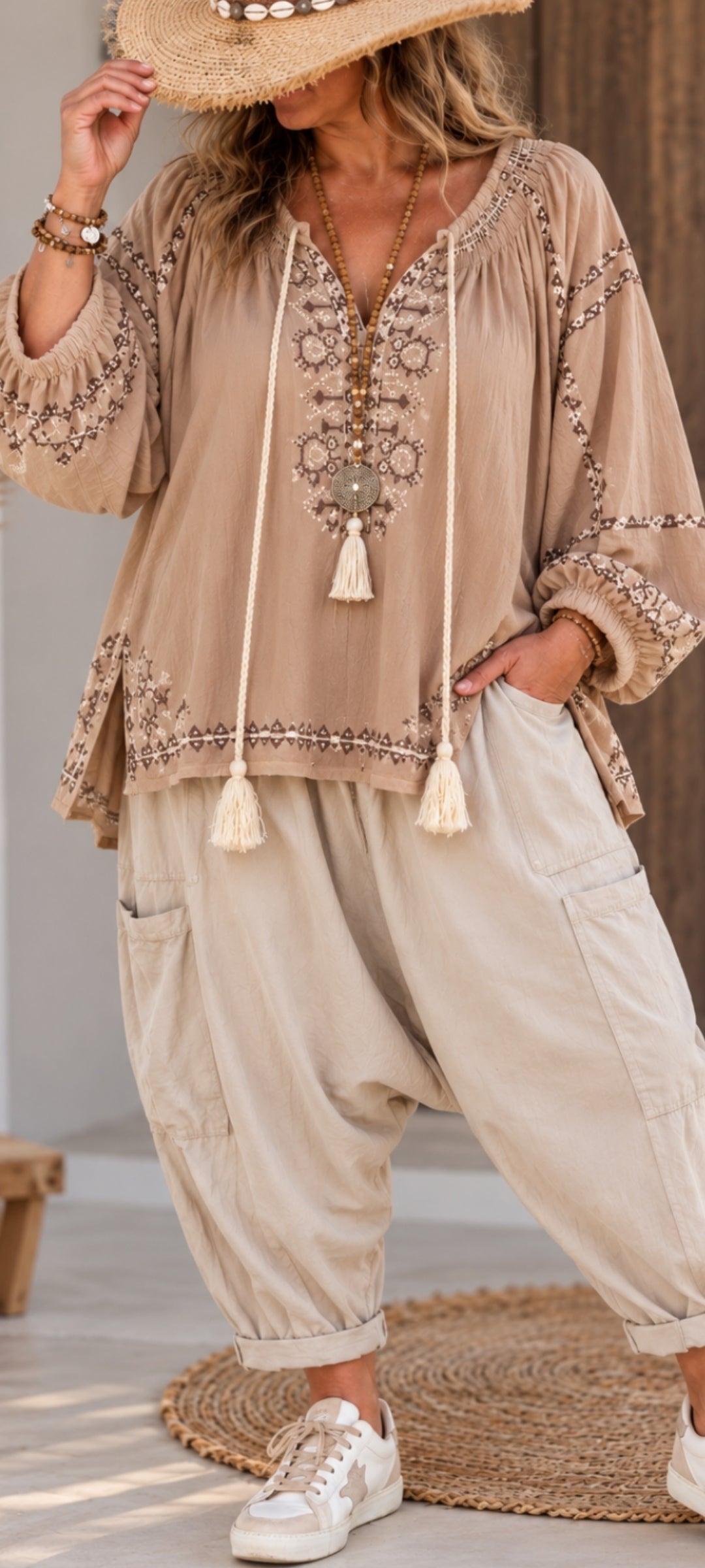 blouse bohème ample écrue, avec broderies