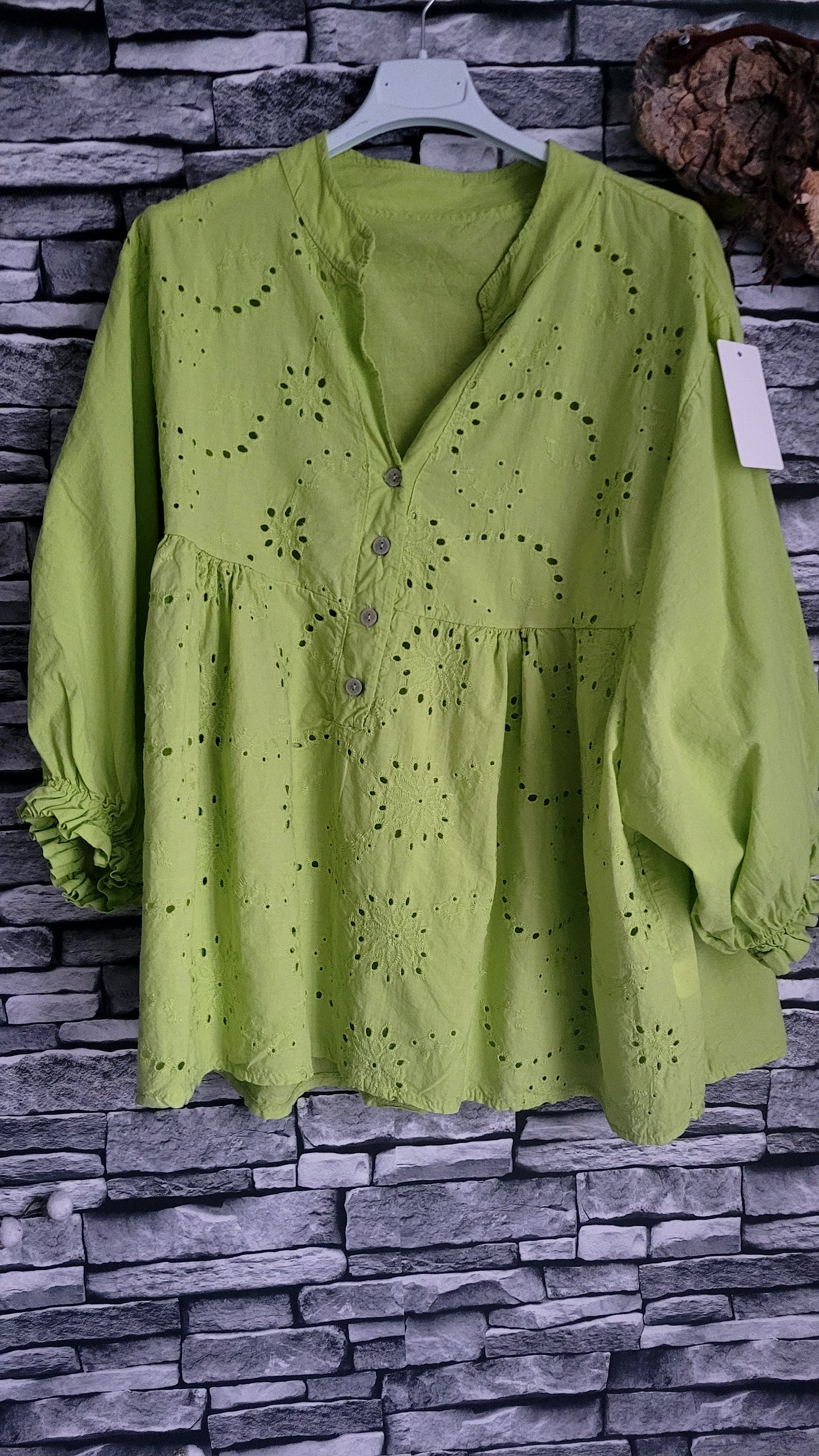 🎀Blouse Bohème en Broderie Anglaise – Vert anis